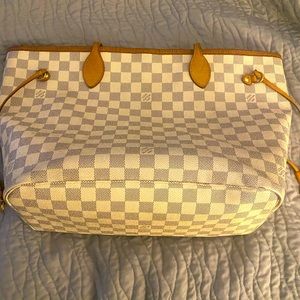 Louis Vuitton Neverful bag.